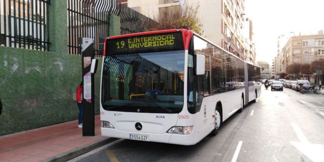 Surbús reduce sus horarios un 60% y los asemeja a niveles de fin de semana