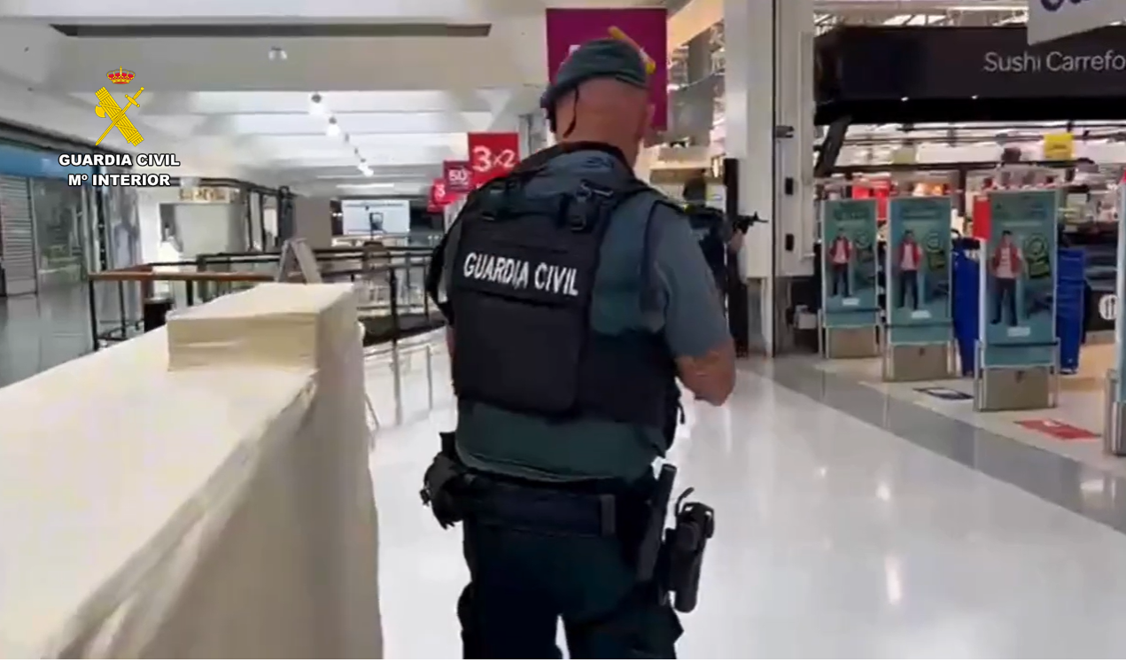 Intervención policial en Roquetas de Mar tras el intento de robo en un centro comercial