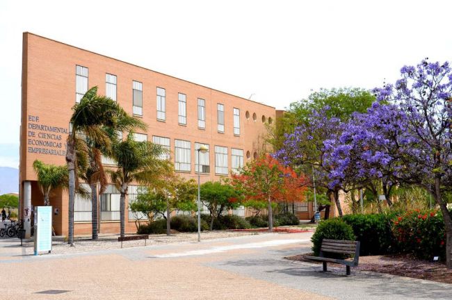La UAL aclara que no hay relación directa entre la presencialidad y los 5 casos de Covid detectados