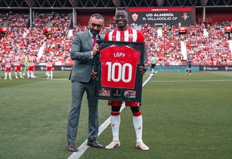 Lopy alcanza el centenar de partidos con la UD Almería