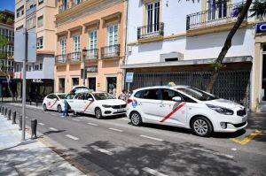 Ayuntamiento y Junta se unen para acabar con los taxis ilegales