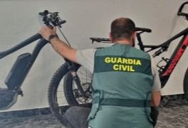 Detenidos dos jóvenes por cometer siete delitos en una semana en Roquetas