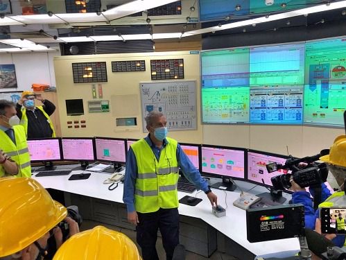 Endesa cede al IES Juan Goytisolo de Carboneras mobiliario y material de laboratorio de la central térmica