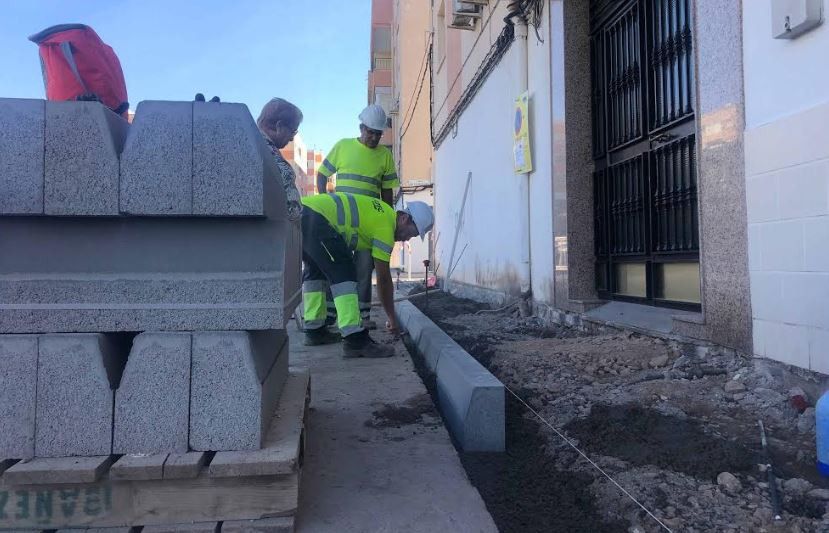 Antes de final de año se prolongará el acerado de Carretera de Níjar
