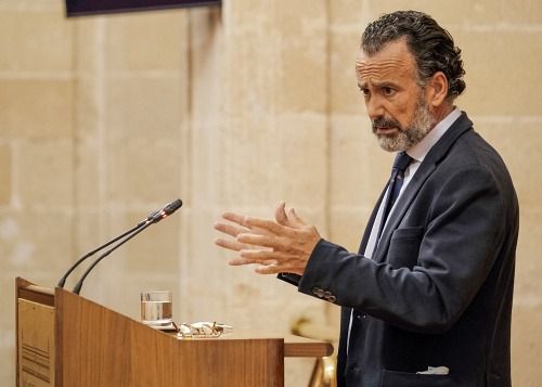 Moreno mantiene a Venzal como portavoz adjunto