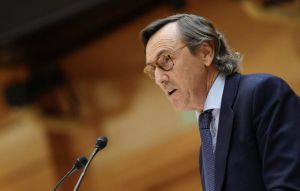 Hernando: “El impuesto a la banca, las energéticas y los supermercados lo pagarán los españoles”