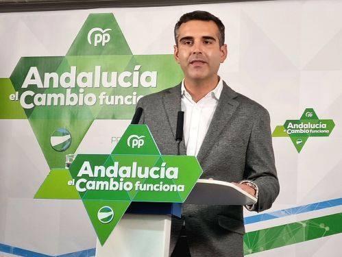 Moreno nombra consejeros al alcalde de Almería y a Crespo
