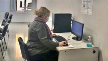 Dos dispositivos de Amazon para que no te duela el cuello ante el ordenador