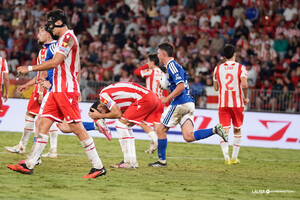 El Almería deja escapar el triunfo ante el Oviedo en el descuento (2-2)