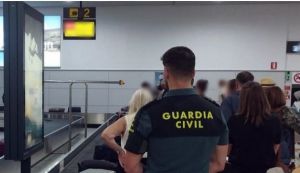 Libertad para la joven que intentó abandonar el país con una menor tras quebrantar el alejamiento