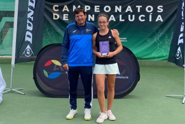 Paula Navarro, subcampeona de Andalucía infantil de tenis
 