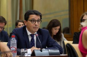 El PP atribuye a Juanma Moreno la bajada de paro