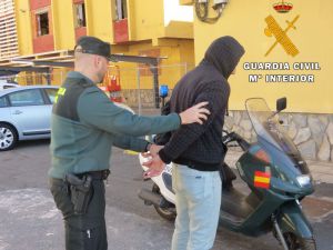 Detenido al poco de robar en una vivienda en Balerma