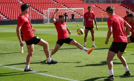 El Almería se prepara para sorprender al Villarreal con sus internacionales