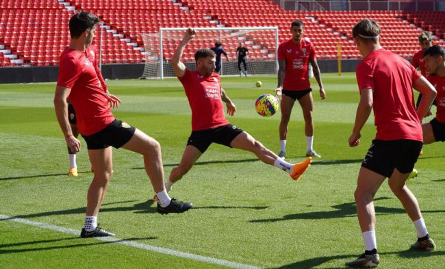 El Almería se prepara para sorprender al Villarreal con sus internacionales