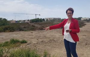 El PSOE denuncia el estado de suciedad de Pescadería-La Chanca