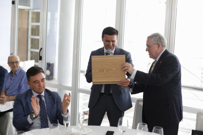 Fernando Brea deja la UNED tras 38 años