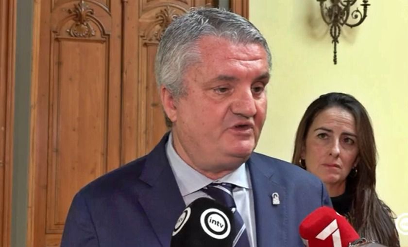 El delegado de Salud devela los planes para la plantilla del SAS