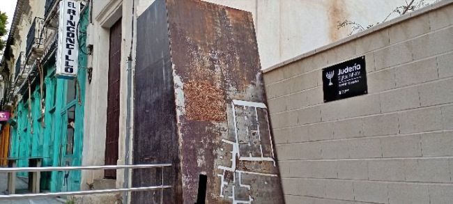 La Fundación Ibn Tufayl insta al Ayuntamiento de Almería a retirar placas de supuestas 'juderías'