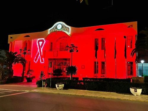 Vícar Se Ilumina De Rojo Por Los Afectados De Hemocromatosis