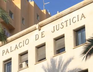 Condenan a dos hombres por alijo de hachís en Almería