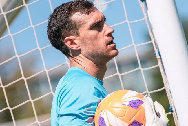Fernando sigue en la portería rojiblanca hasta 2026