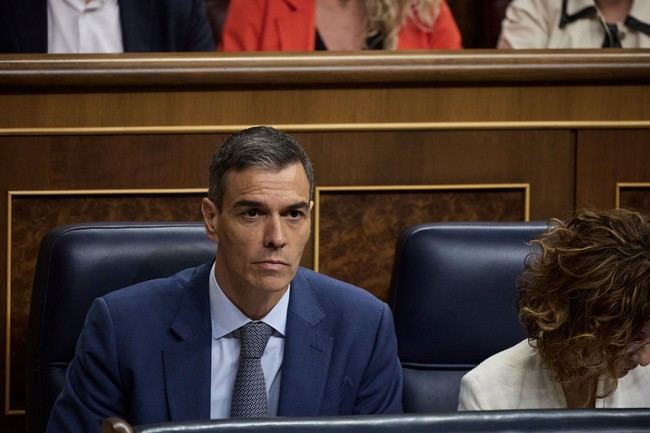 Intelectuales y políticos de izquierda piden una renovación ética en el PSOE