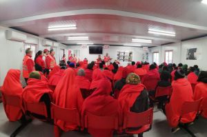 Rescatan a 24 migrantes de una patera cerca de Punta Polacra