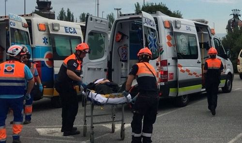 Camionero de 61 años herido tras volcar en la A-7