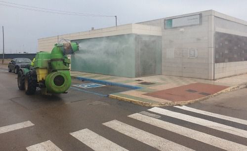 Intensifican el control de plagas en Vícar con la llegada de la primavera