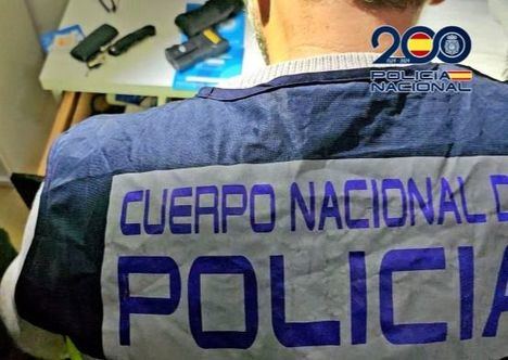 Detienen a dos jóvenes por incendios que destruyeron siete contenedores en Almería