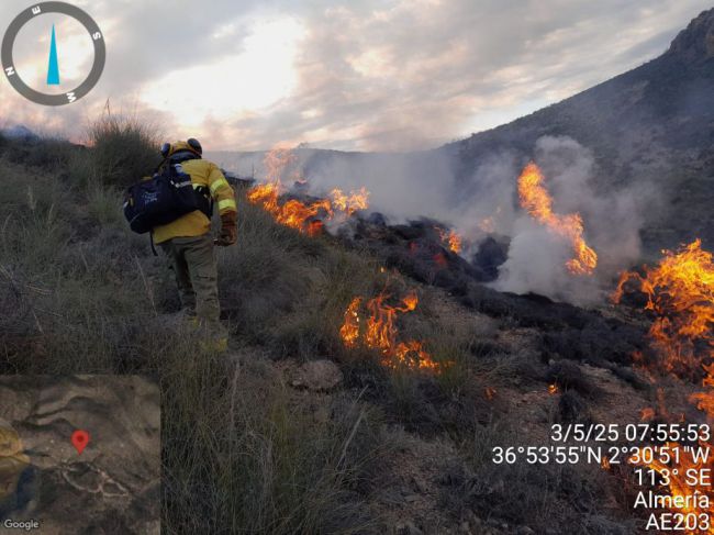 Extinguido el incendio forestal en Huércal de Almería tras varios días de control