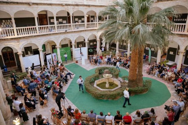 Desfile 'Mucho x vivir' en Almería para mujeres con cáncer de mama