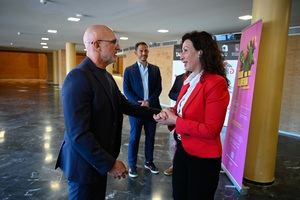 Alcaldesa recibe al seleccionador Luis de la Fuente en Almería