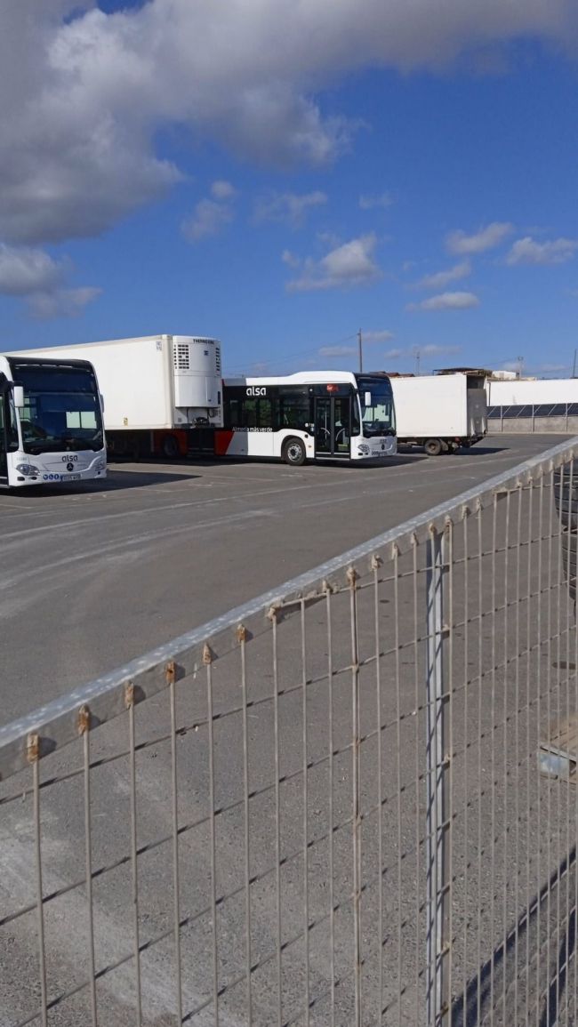 La Junta lanza autobuses que conectan el interior de Almería con sus playas