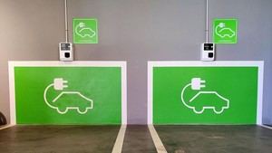 Anfac propone medidas para impulsar puntos de recarga de eléctricos