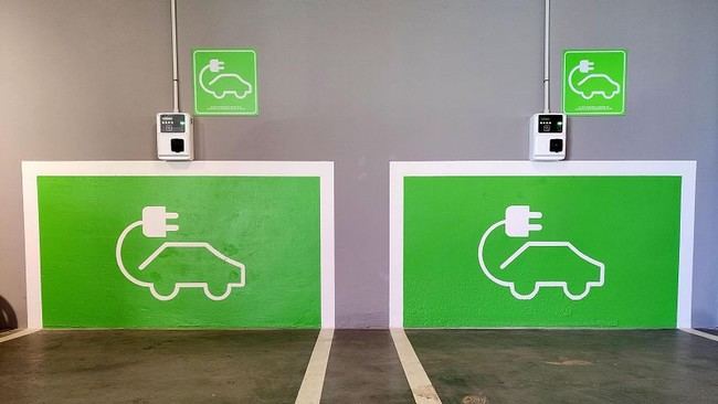 Anfac propone medidas para impulsar puntos de recarga de eléctricos
