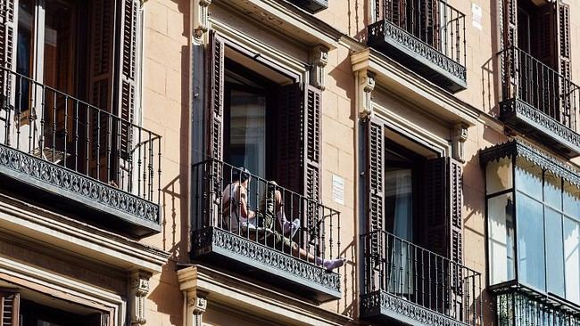 Detectan más de 15,200 pisos turísticos ilegales en Madrid y exigen retirar sus anuncios