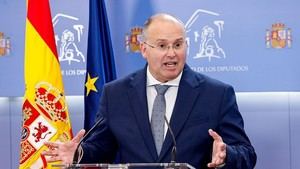 Tellado critica el viaje de Sánchez a China en medio de acusaciones de corrupción