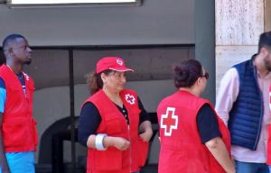 22 personas asistidas por Cruz Roja tras llegadar en patera a Níjar y Cuevas