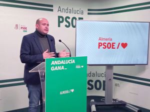 PSOE denuncia "deslealtad institucional" por invitar al Subdelegado a la apertura de la rotonda del Puerto