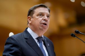 Luis Planas celebra el “salto muy importante” para la flota de Almería con 143 días de pesca en el Mediterráneo