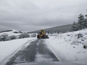 El temporal de nieve obliga al cierre de la carretera de Escullar y activa el uso de cadenas en tres puertos de la provincia