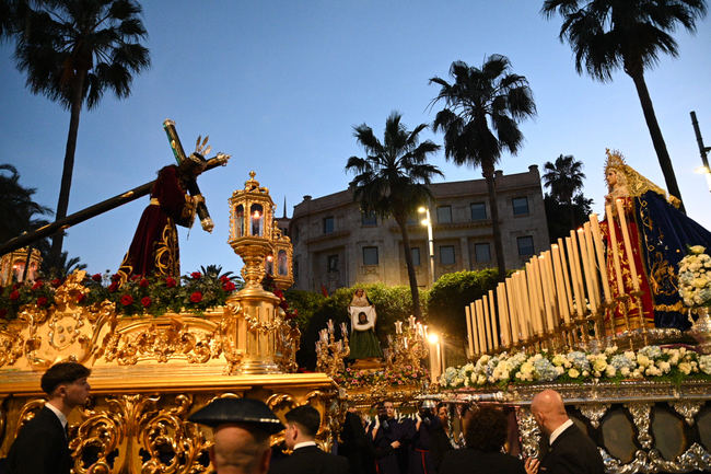 La alcaldesa realiza la levantá de Nuestro Padre Jesús Nazareno de la Hermandad del Encuentro