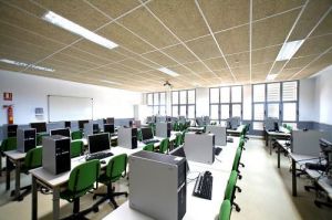 Almería cede la instrucción de un macrofraude informático de 100.000 euros a la justicia gallega