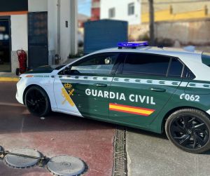 Atropella a un menor, huye, y se estrella