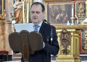 José Manuel Bretones revela en una conferencia las crónicas desconocidas de la parroquia de San Pedro Apóstol