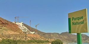 La Junta de Andalucía sitúa el derribo del Algarrobico en Almería al final de su laberinto judicial