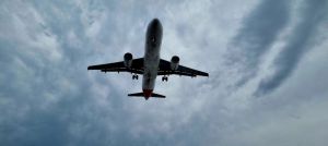 Helicópteros de la Armada de EE. UU. cruzan el cielo de Almería