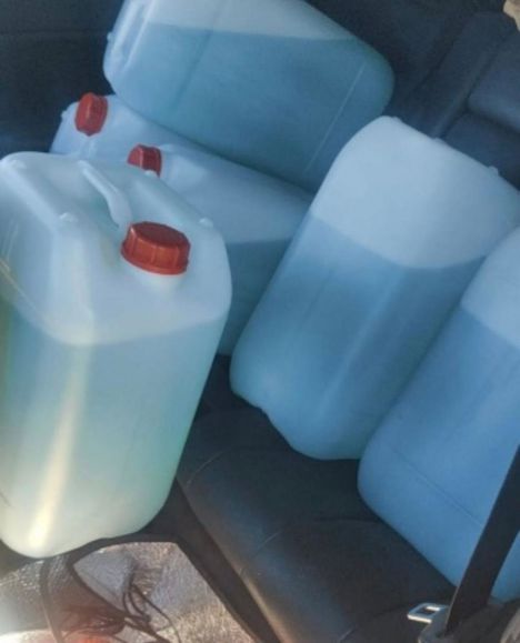 Golpe al 'petaqueo' en Almería con la incautación de una embarcación y un tractor